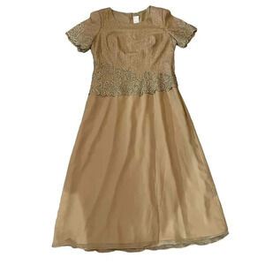 Forever Yours‎ Short Sleeve Embroidered Lace Detail Round Neckline Dress Size 18